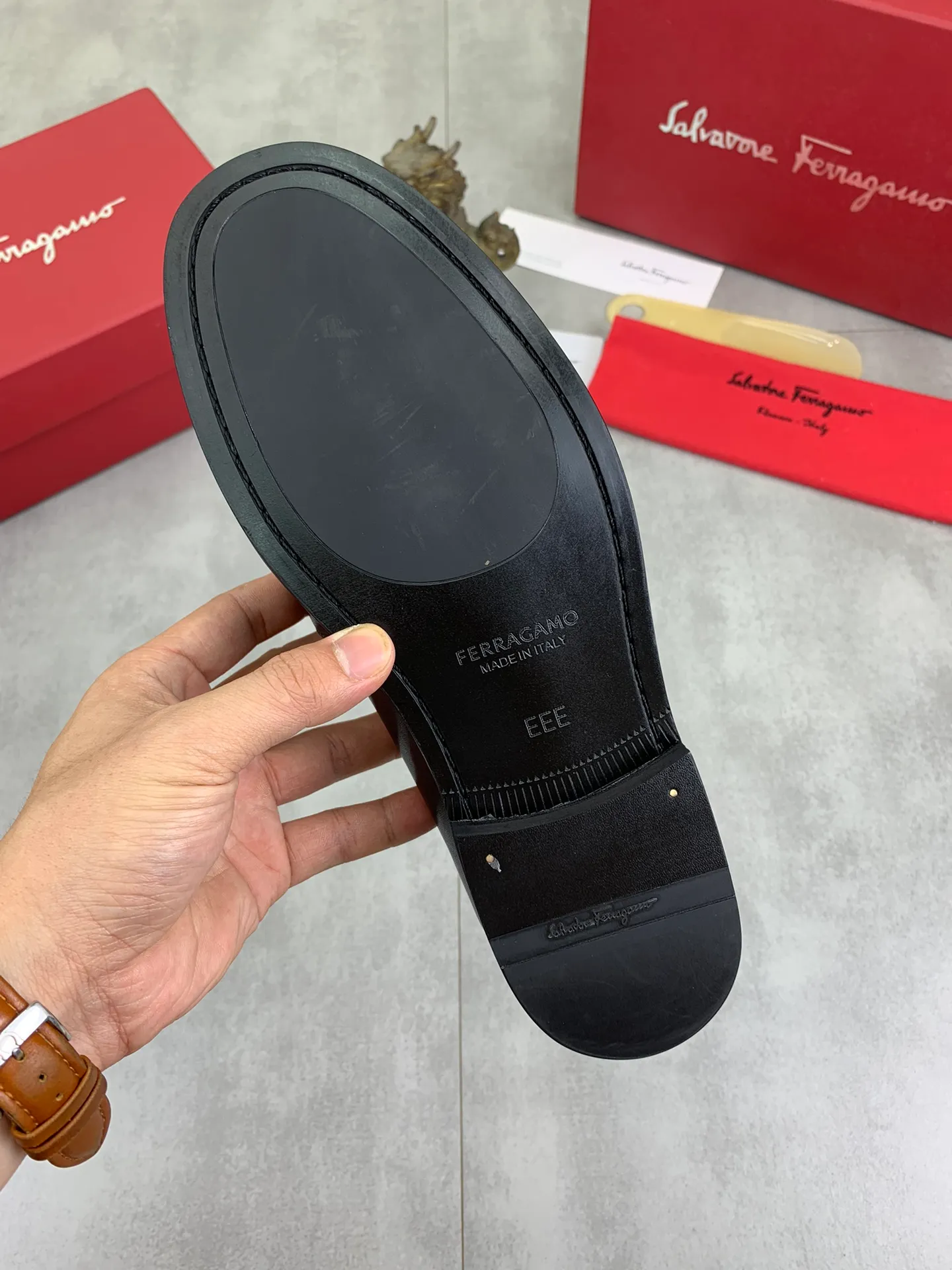 Men's Men's Shoes 💰P460💰[New Style] Water-dyed Niuli 🆘[Salvatore Ferragamo] Ferragamo's latest casual business leather shoes for men! Available at counters simultaneously! The fabric is made of specially imported original calfskin, the lining is made of imported water-dyed cowhide, and the original combination outsole is absolutely luxurious and leads the fashion trend. Matching code: 38-45; 3️⃣ colors available